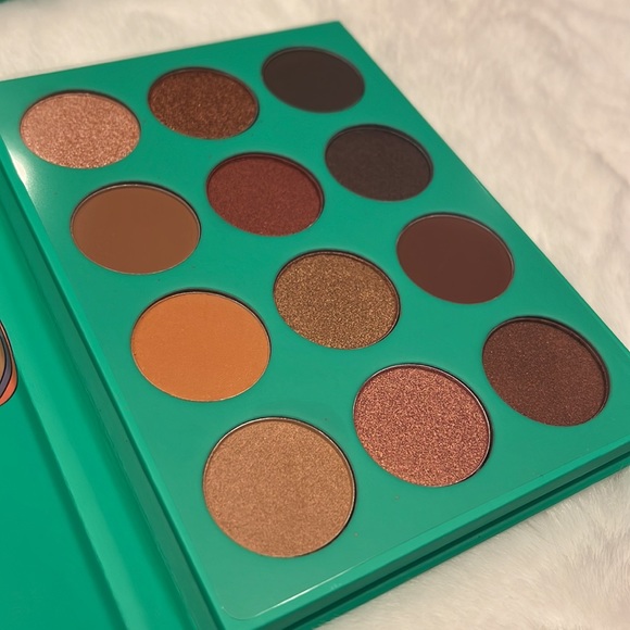 NEW Juvia’s Place The Nubian Pressed Pigment and Eyeshadow Palette - Picture 3 of 7